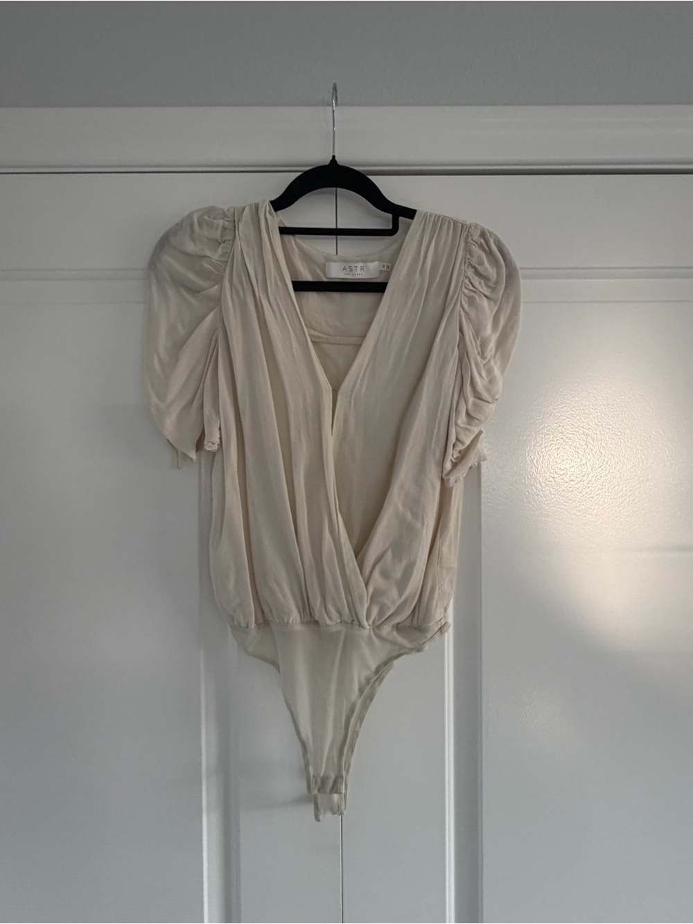 Astr Cream Draped V-Neck Bodysuit with Ruched Puff Sleeves- Size XS